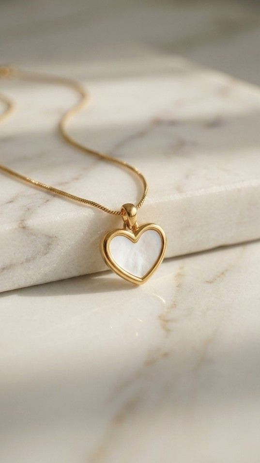 Glossy Luminous Mother-of-Pearl Heart Necklace - Thumbnail 3