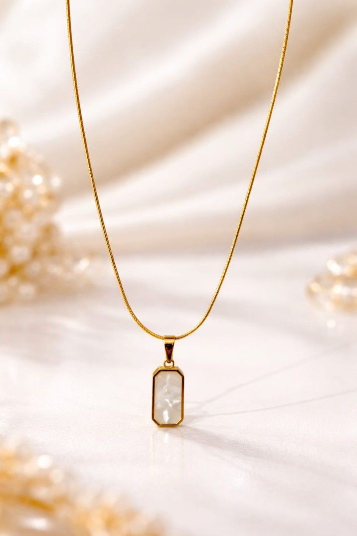 Luxe pendant necklace elegant premium jewelry for women